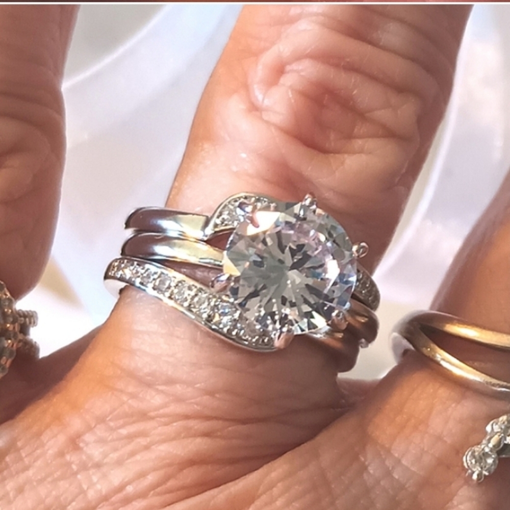 2pc.Set Halo Diamond Ring - Picture 9 of 17